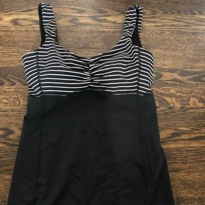 Lululemon tank size 6